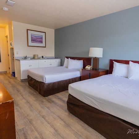 Empire Inn & Suites Penhold Εξωτερικό φωτογραφία