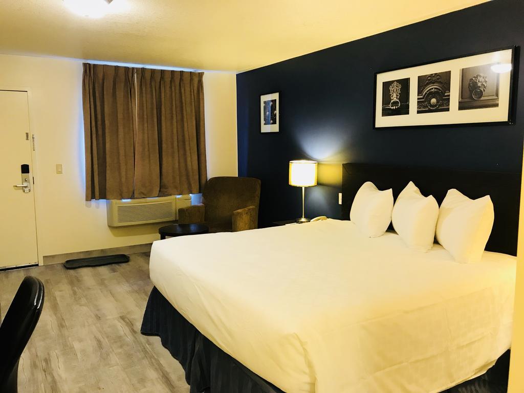 Empire Inn & Suites Penhold Εξωτερικό φωτογραφία