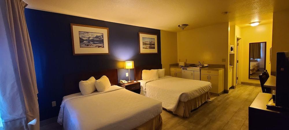 Empire Inn & Suites Penhold Εξωτερικό φωτογραφία