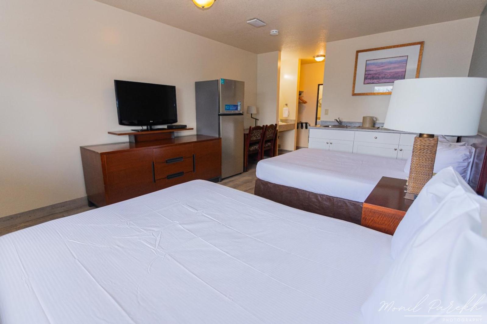Empire Inn & Suites Penhold Εξωτερικό φωτογραφία