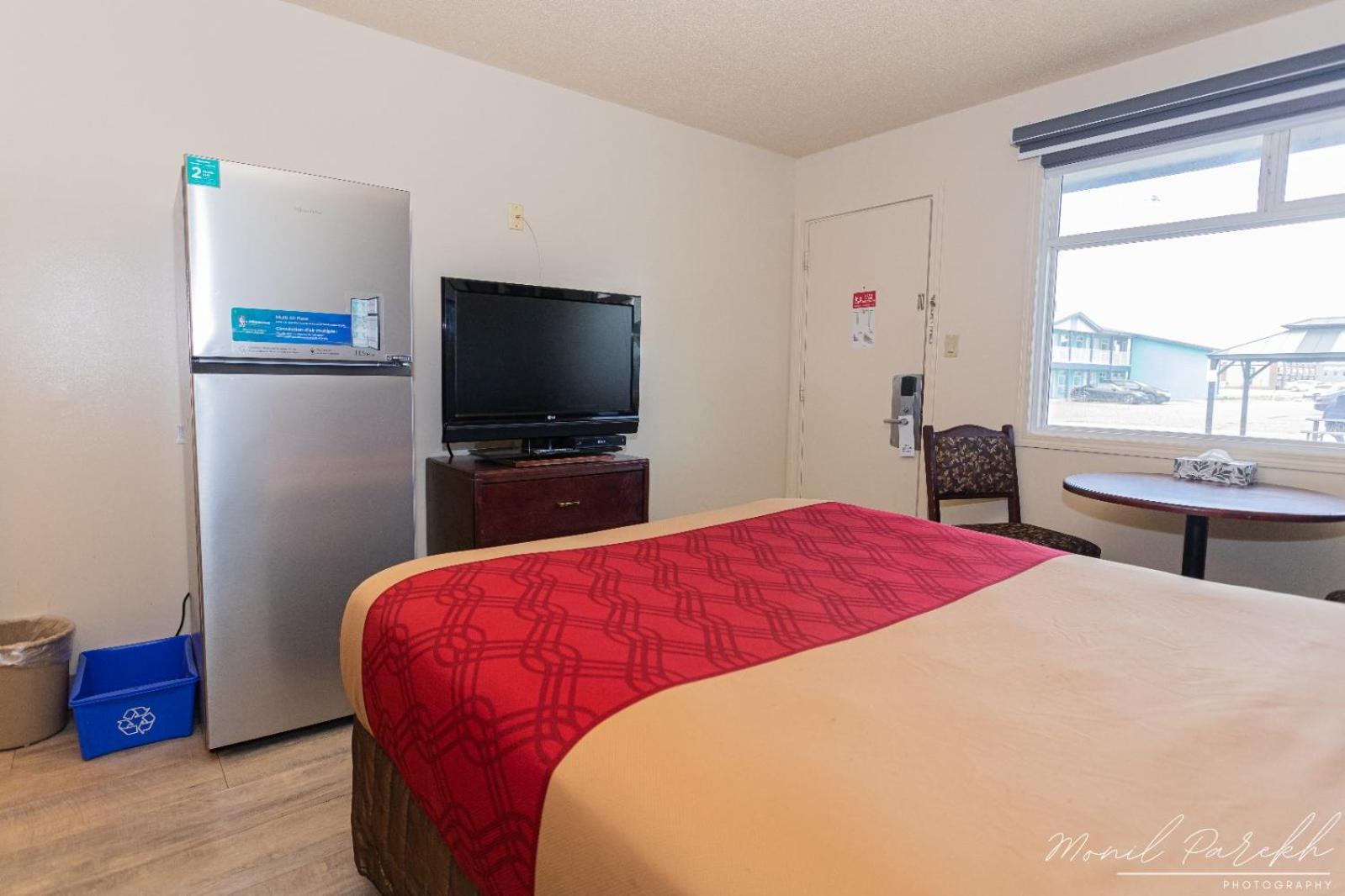 Empire Inn & Suites Penhold Εξωτερικό φωτογραφία