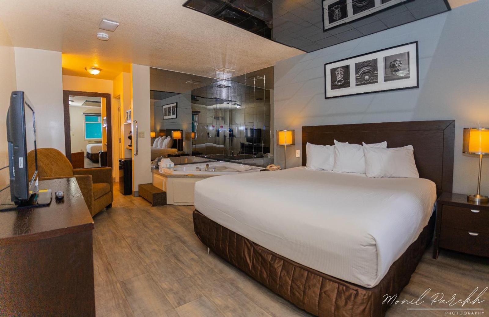 Empire Inn & Suites Penhold Εξωτερικό φωτογραφία