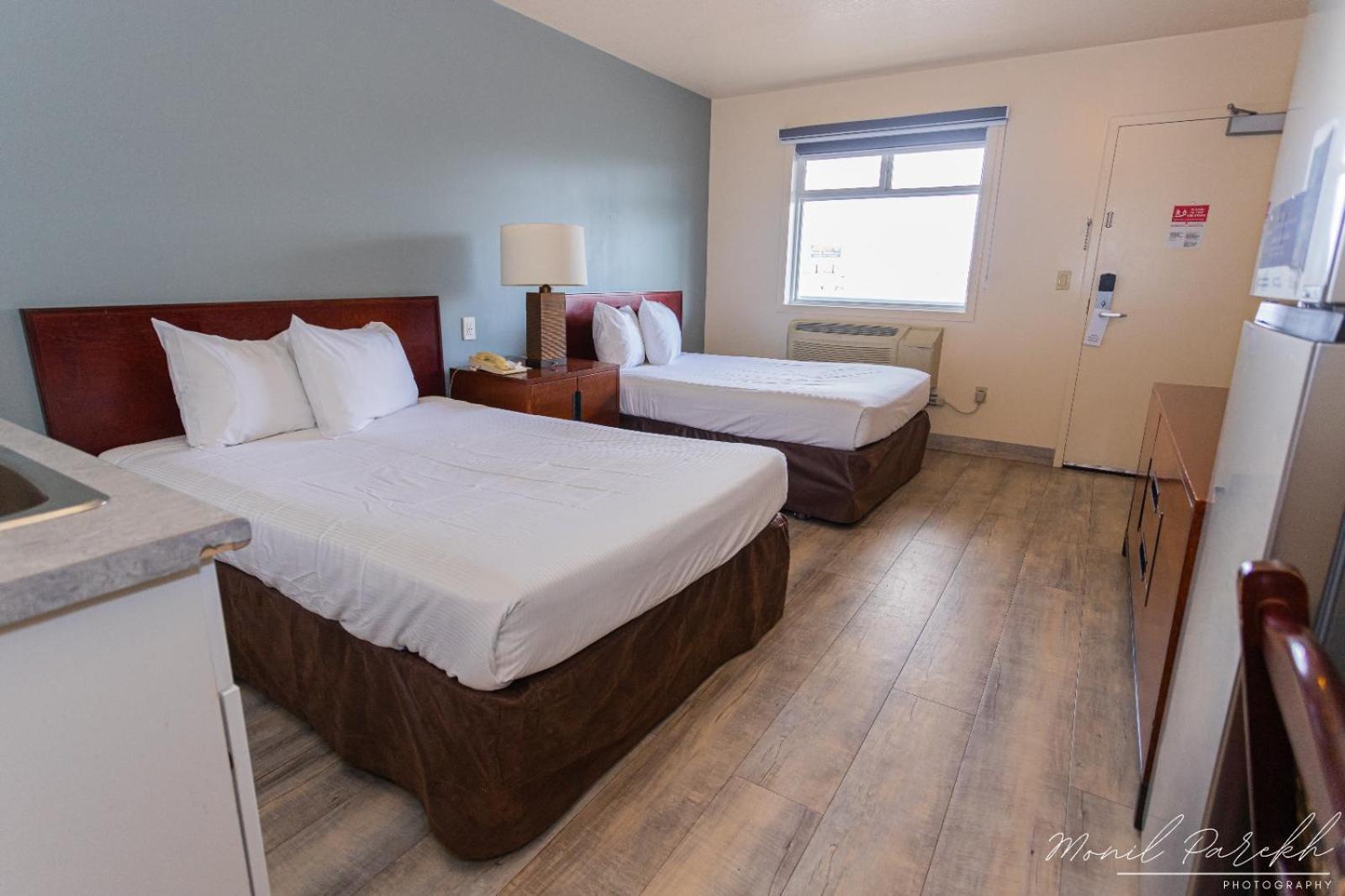 Empire Inn & Suites Penhold Εξωτερικό φωτογραφία