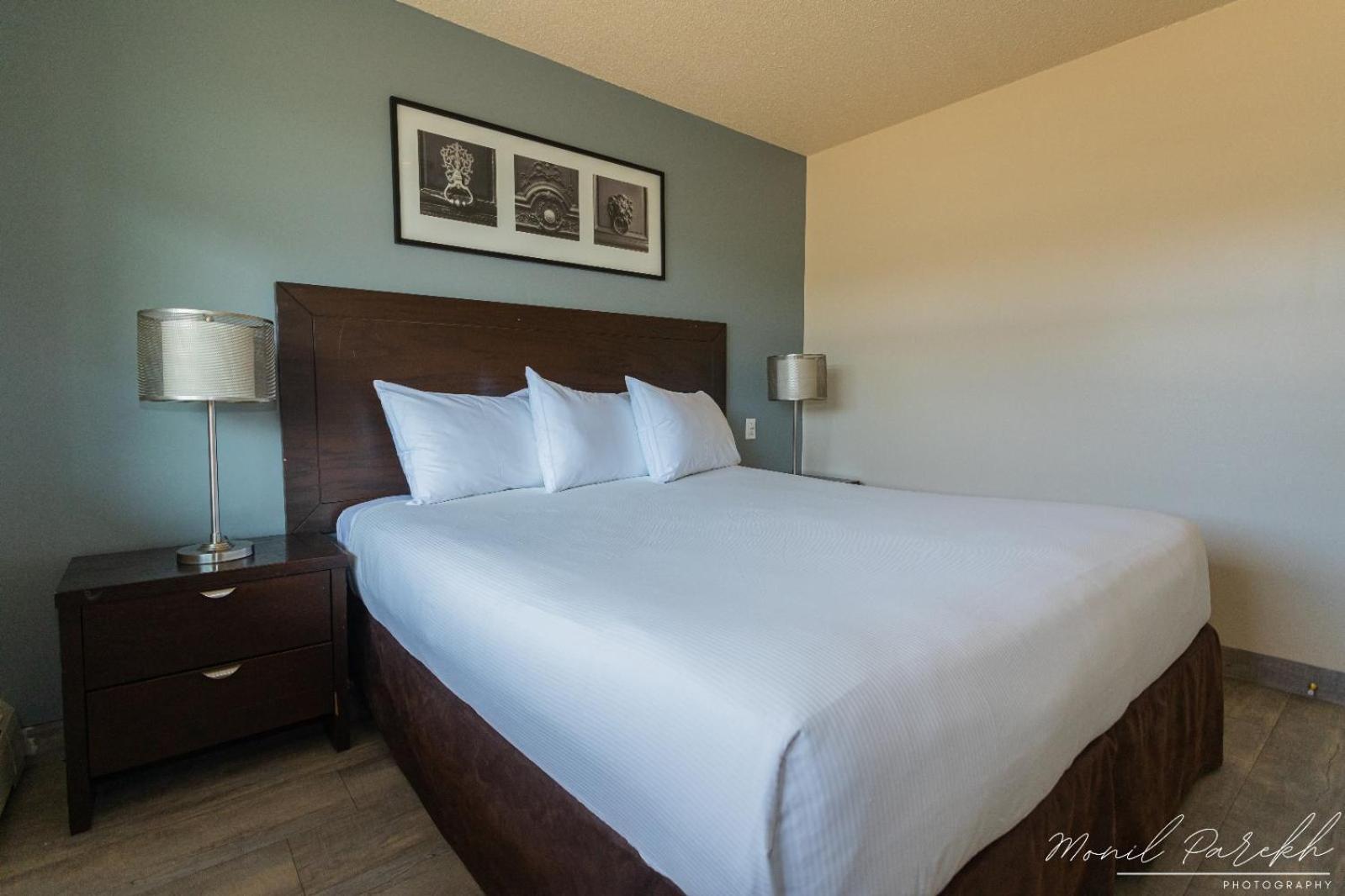 Empire Inn & Suites Penhold Εξωτερικό φωτογραφία