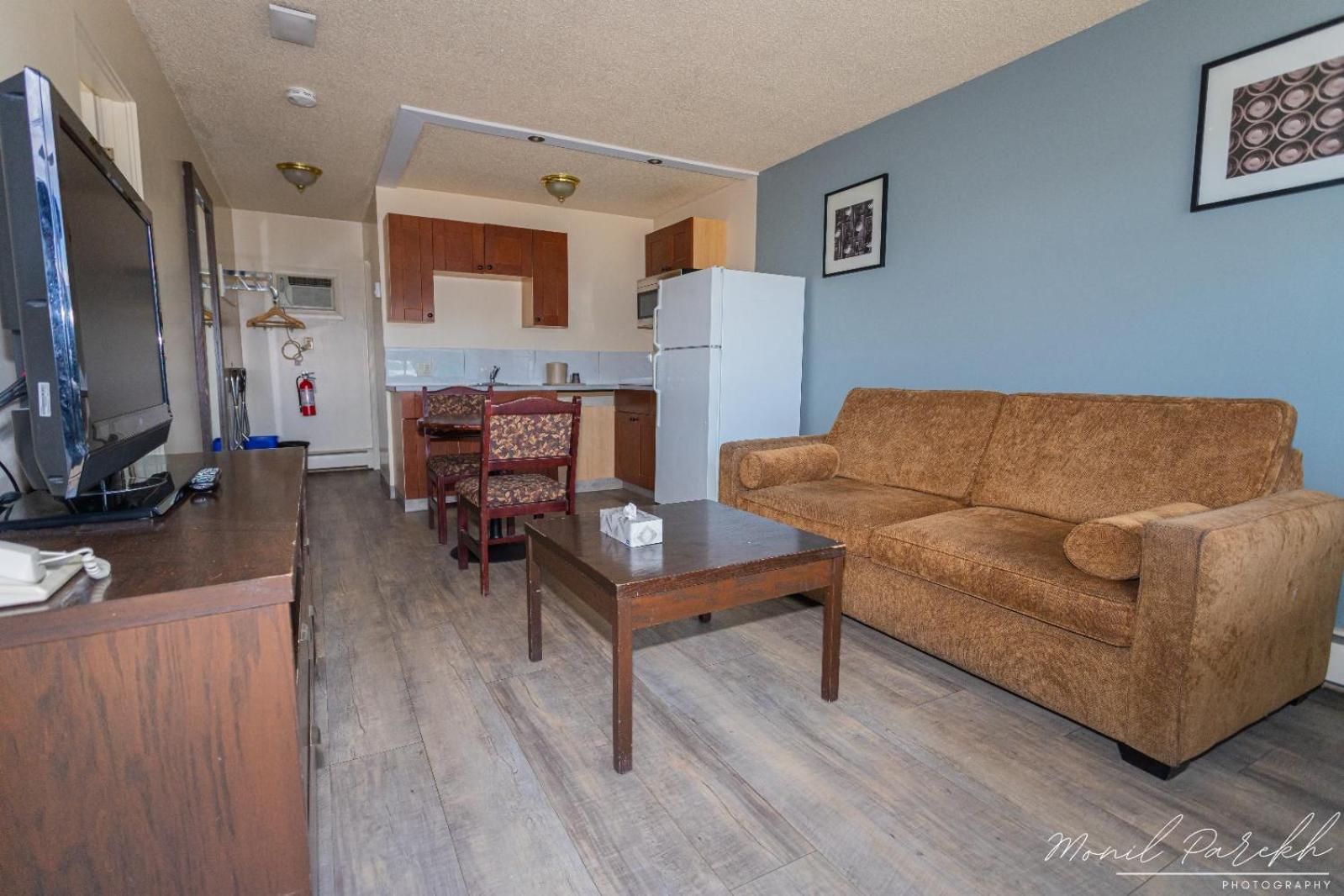 Empire Inn & Suites Penhold Εξωτερικό φωτογραφία
