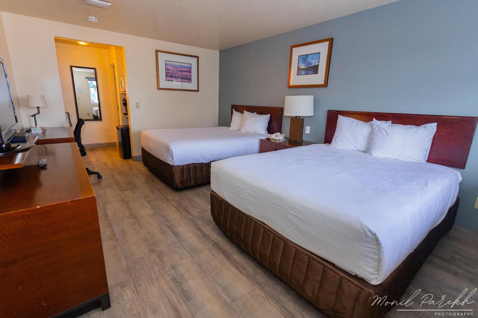 Empire Inn & Suites Penhold Εξωτερικό φωτογραφία