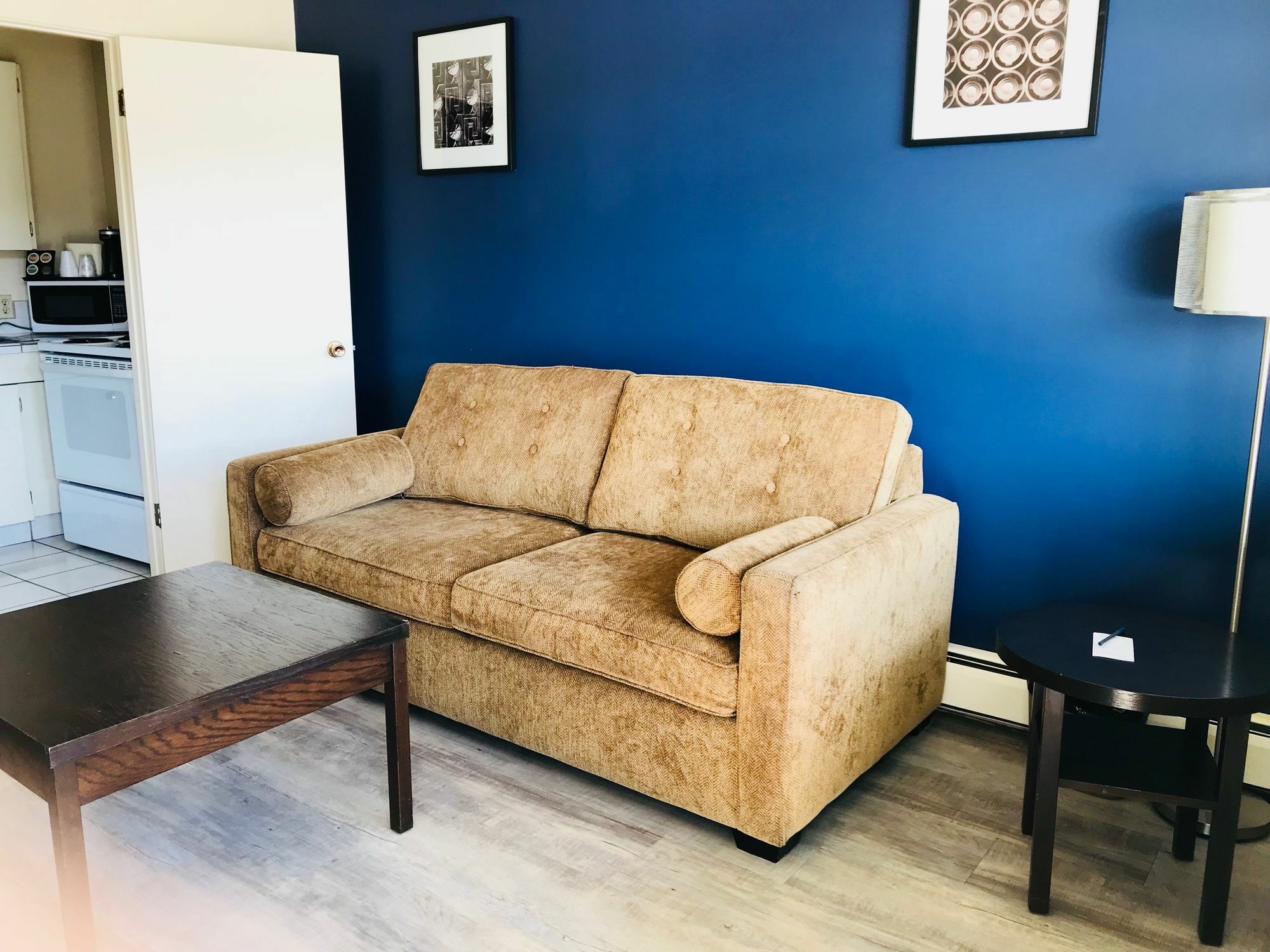 Empire Inn & Suites Penhold Εξωτερικό φωτογραφία