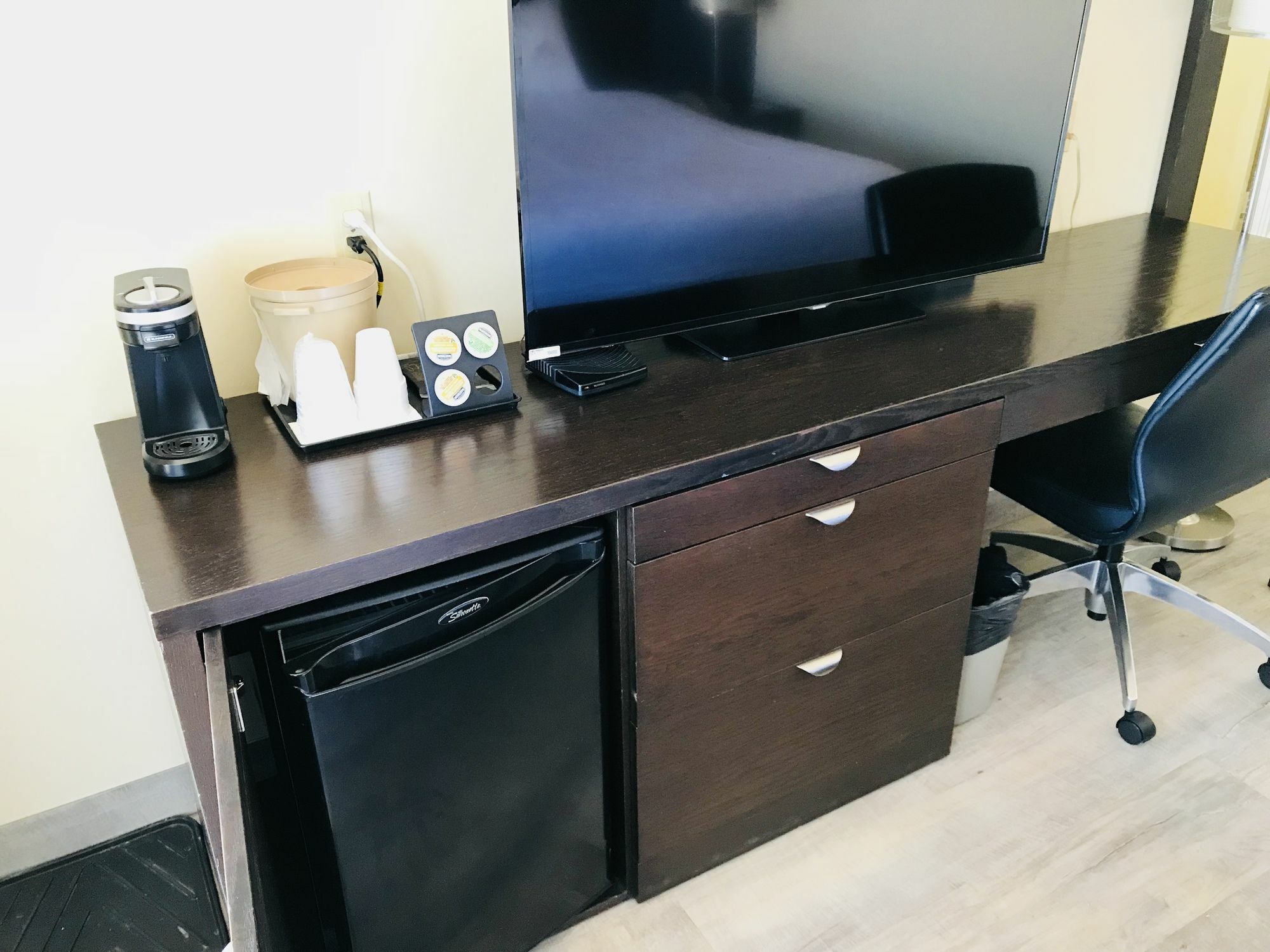 Empire Inn & Suites Penhold Εξωτερικό φωτογραφία