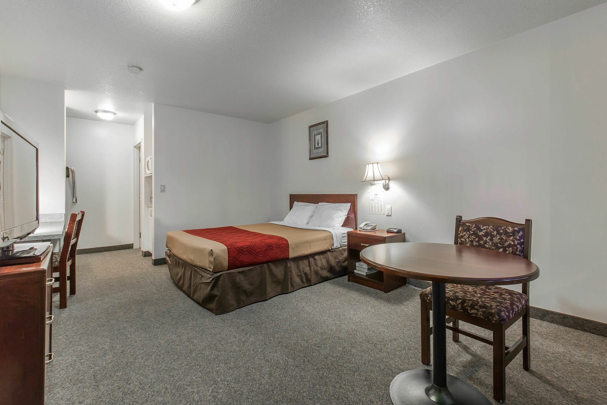 Empire Inn & Suites Penhold Εξωτερικό φωτογραφία