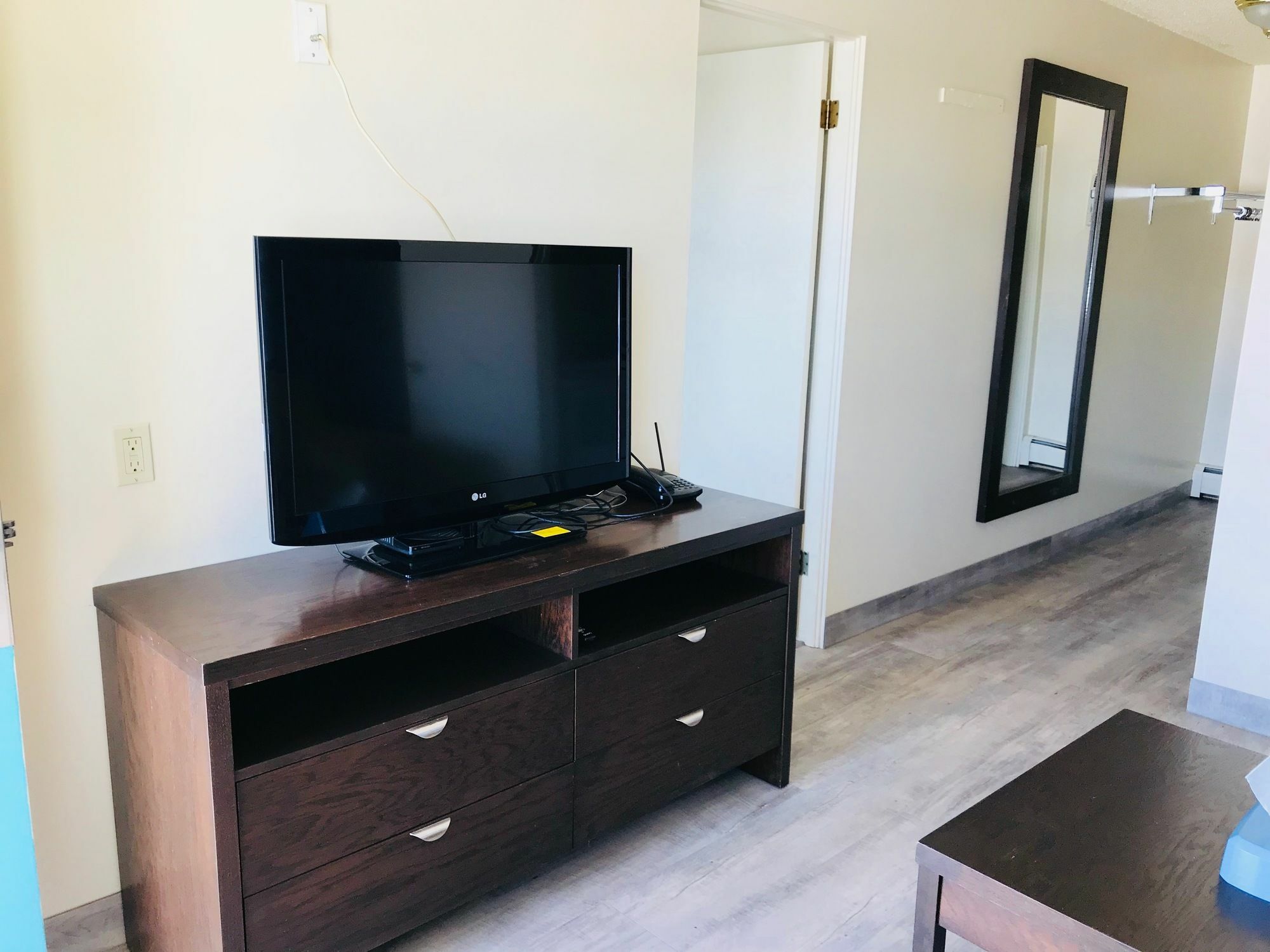 Empire Inn & Suites Penhold Εξωτερικό φωτογραφία
