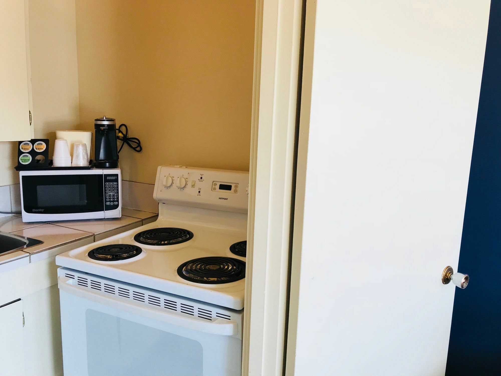 Empire Inn & Suites Penhold Εξωτερικό φωτογραφία