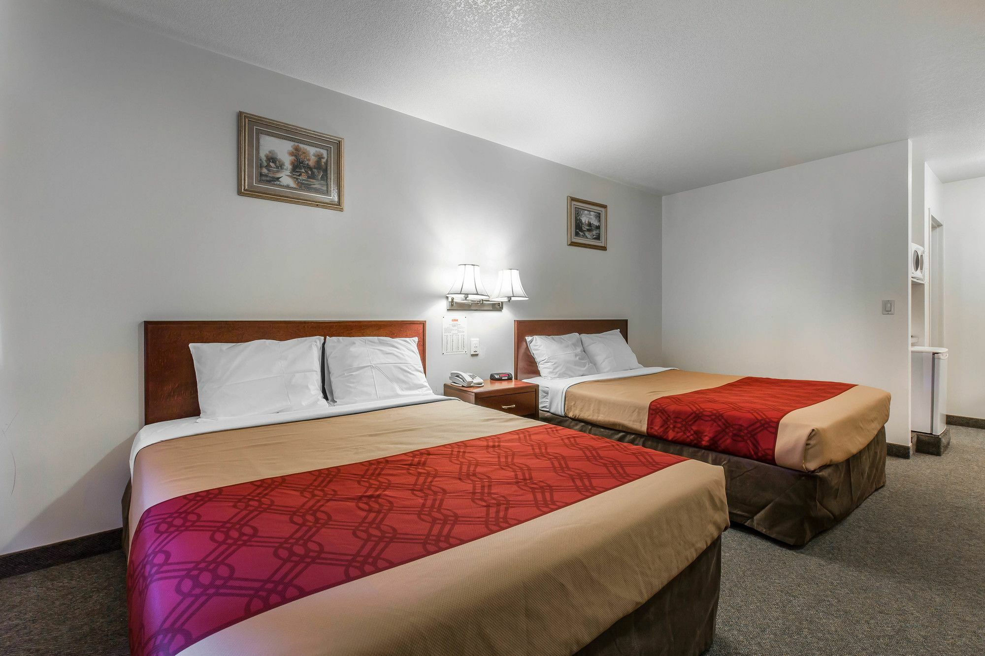 Empire Inn & Suites Penhold Εξωτερικό φωτογραφία